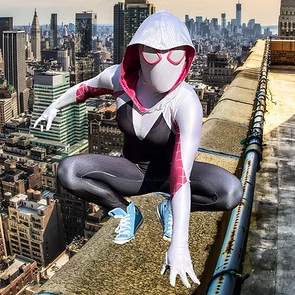 Spider-Girl overlooking the city